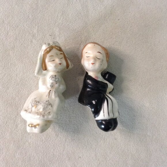 VTG Japan Kissing Bride & Groom S/P Shakers; Cake Toppers, Collectible, Sweet - Picture 1 of 5